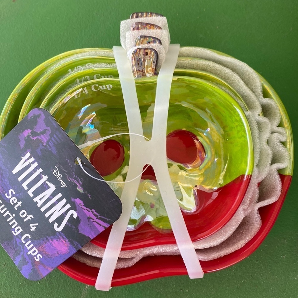 Disney Villains Measuring cups Apples from Snow White NWT